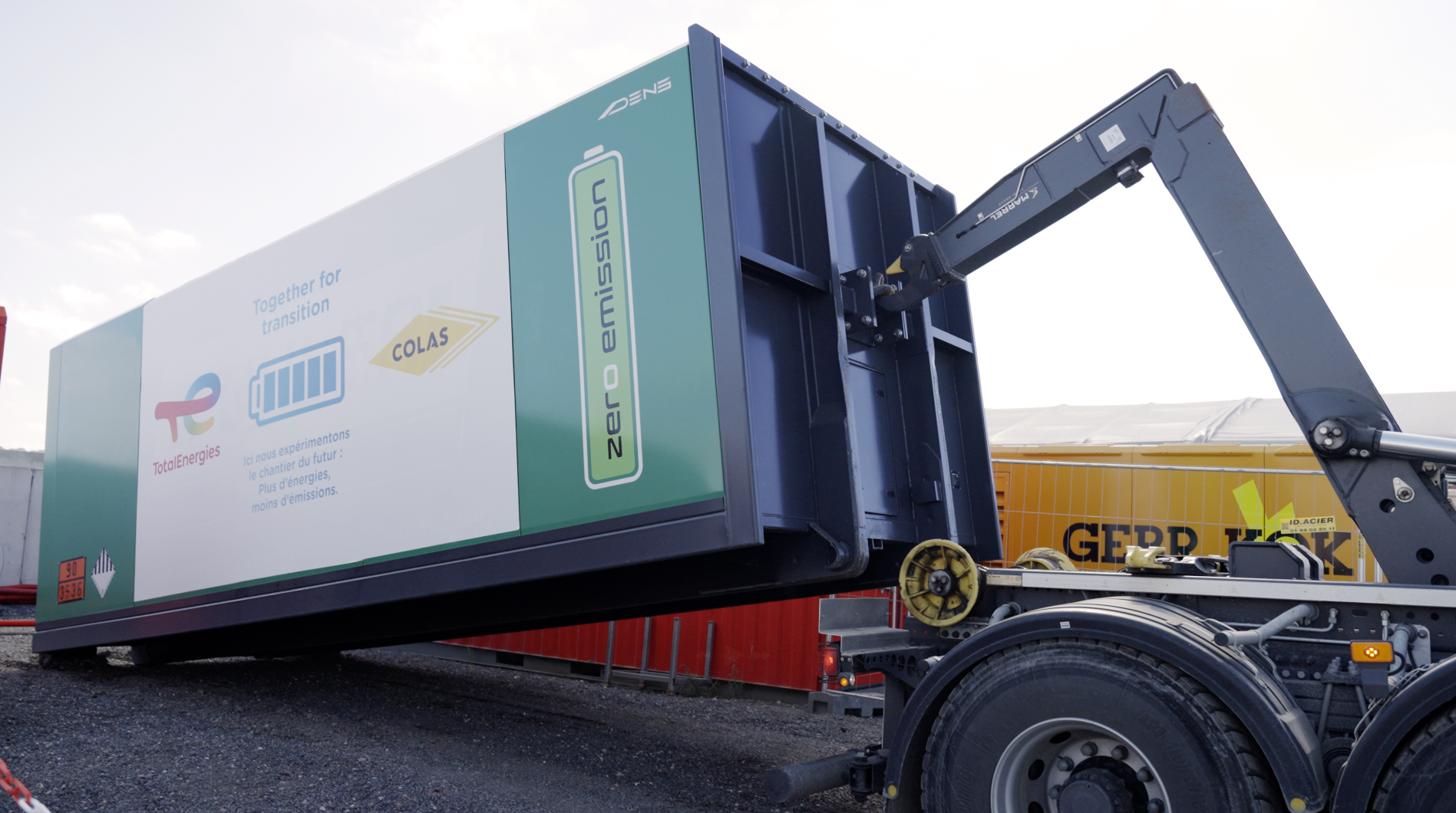 Debut at Paris-Charles de Gaulle: DENS Battery Systems Power Airside Operations 1 Debut at Paris-Charles de Gaulle: DENS Battery Systems Power Airside Operations